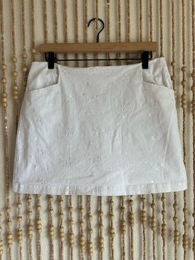 Vintage Fashion Bug Y2K White Floral Emboridered Cottage Preppy Stretchy Skirt